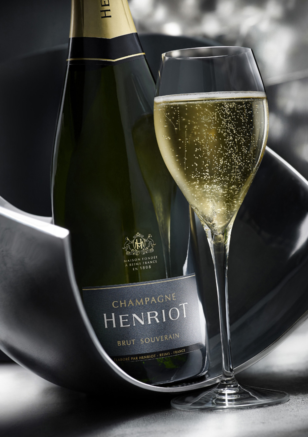 Champagne HENRIOT_AMBIANCE Brut Souverain.jpg